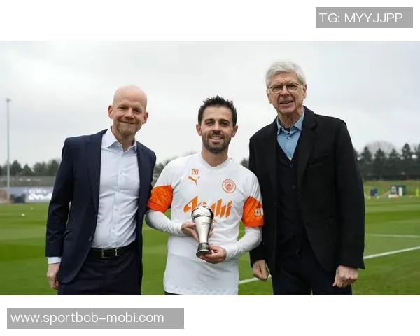 曼城球员哈兰德迪亚斯携手探访儿童医院捐赠超1300份温暖礼物