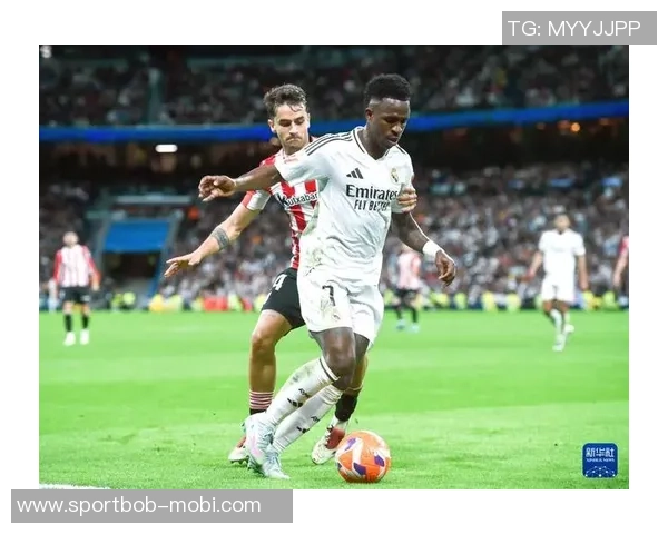 维尼修斯与切尔西传闻不实球员全心投入皇马赛季